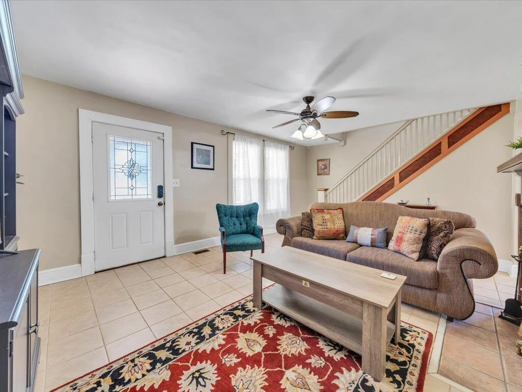 607 Watt ST - Photo 5