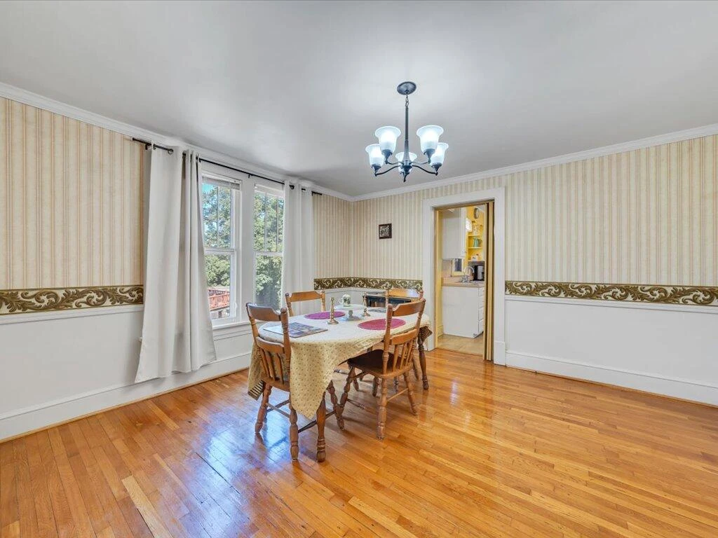 607 Watt ST - Photo 9