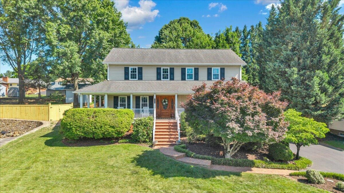 1510 Ashley DR - Photo 2