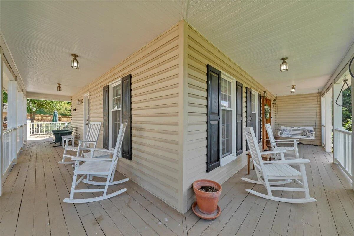 1510 Ashley DR - Photo 3