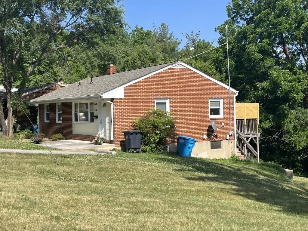 736 Suburban AVE SW - Photo 2