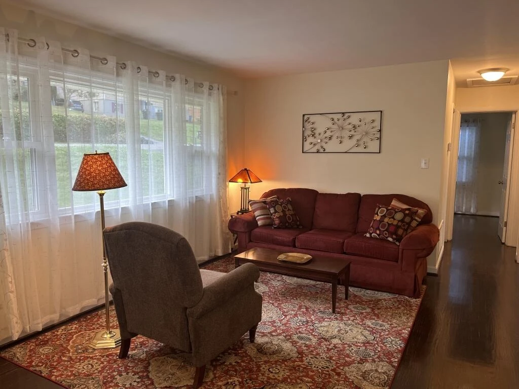 736 Suburban AVE SW - Photo 4