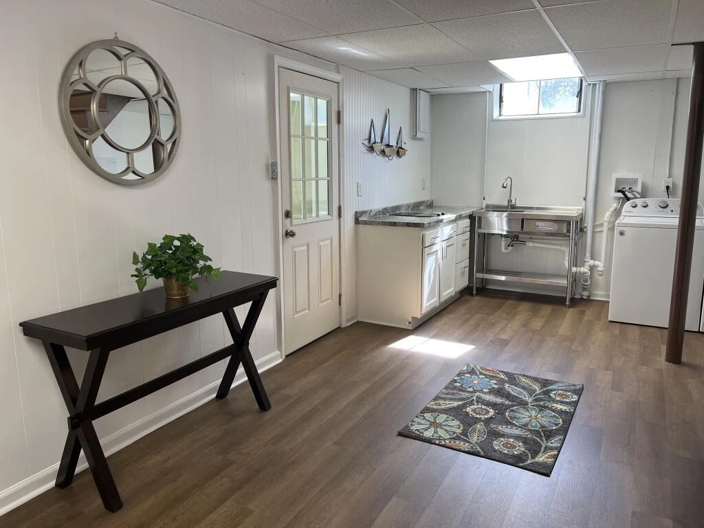 736 Suburban AVE SW - Photo 5