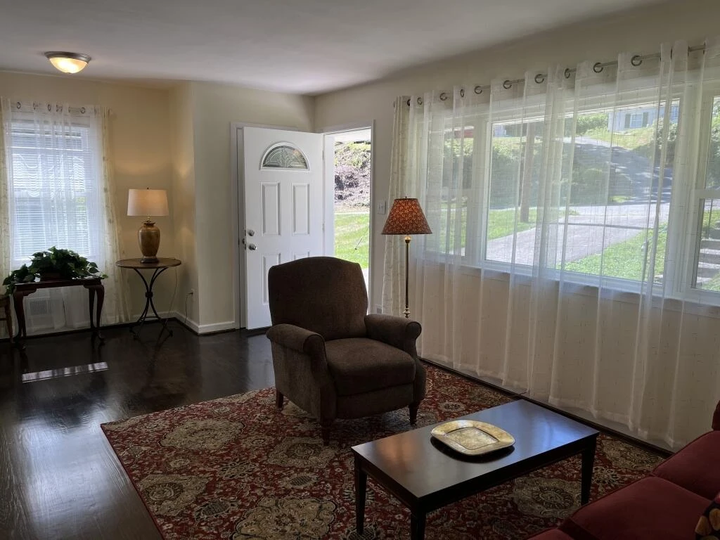 736 Suburban AVE SW - Photo 7