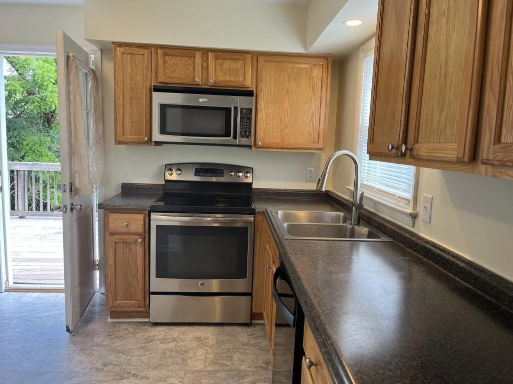 736 Suburban AVE SW - Photo 9