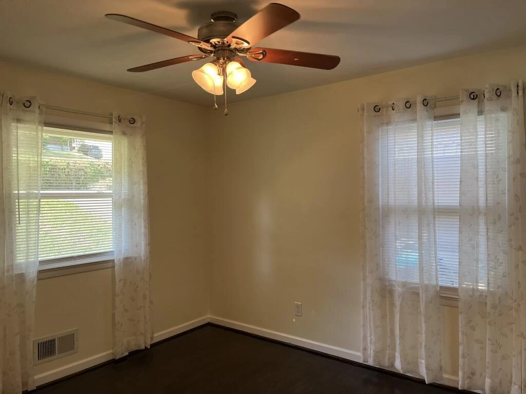 736 Suburban AVE SW - Photo 11