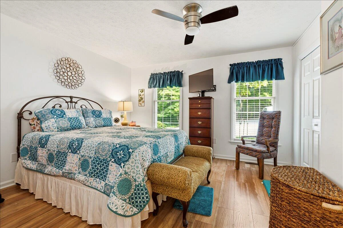 117 Greenbrier DR - Photo 2