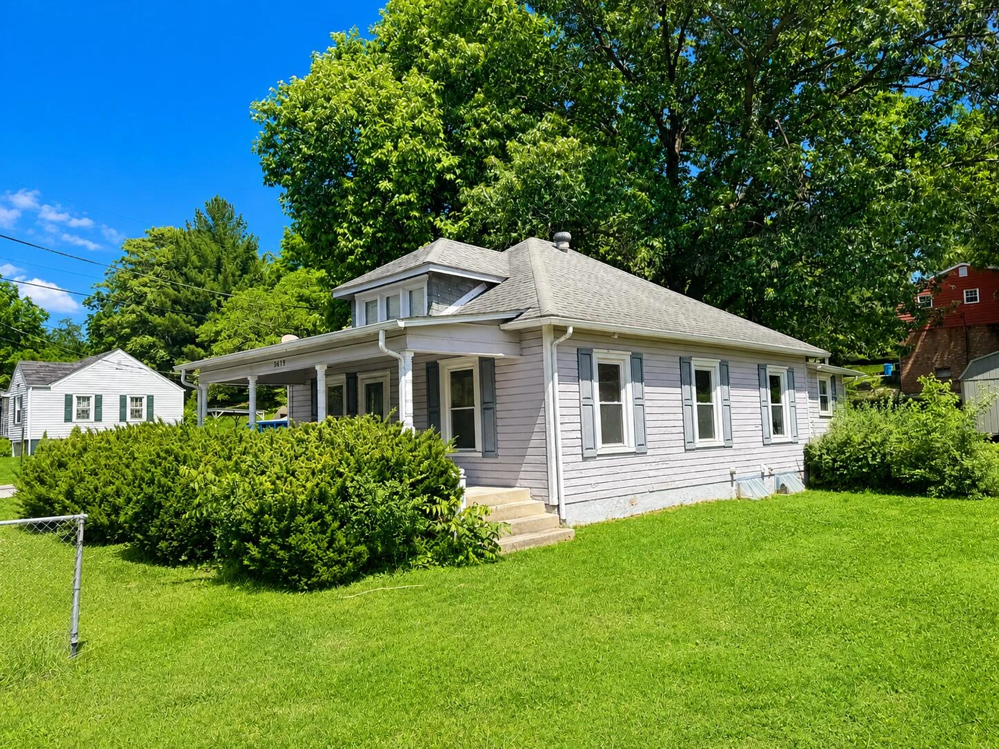 2619 King ST NE - Photo 3