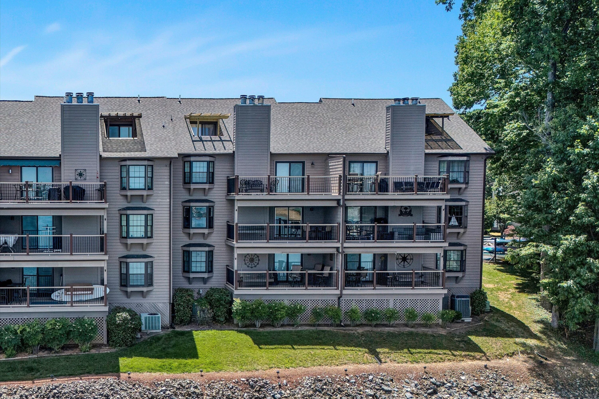 645 Montevista RD #105 - Photo 2