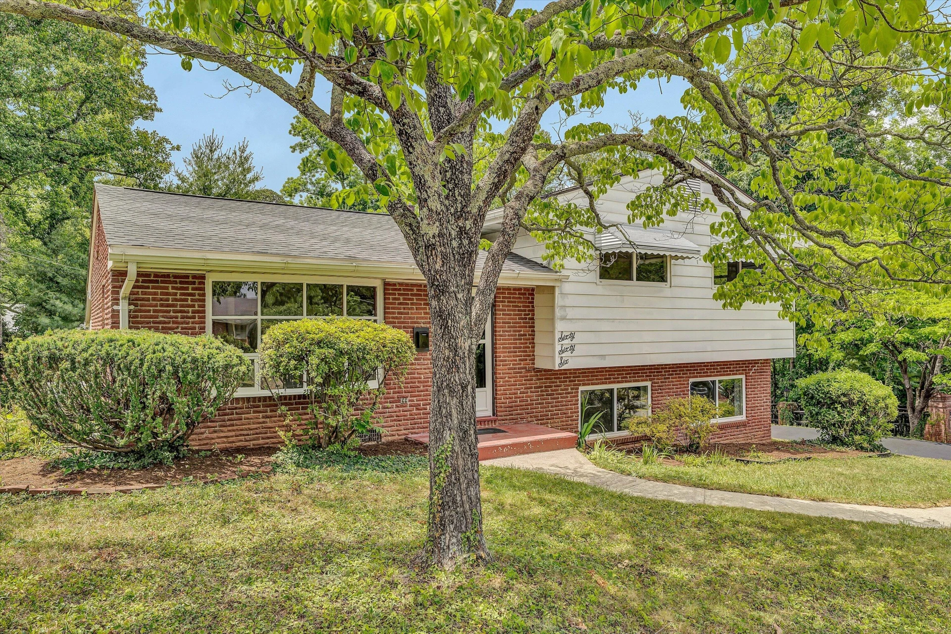 6066 Thornrose RD - Photo 2