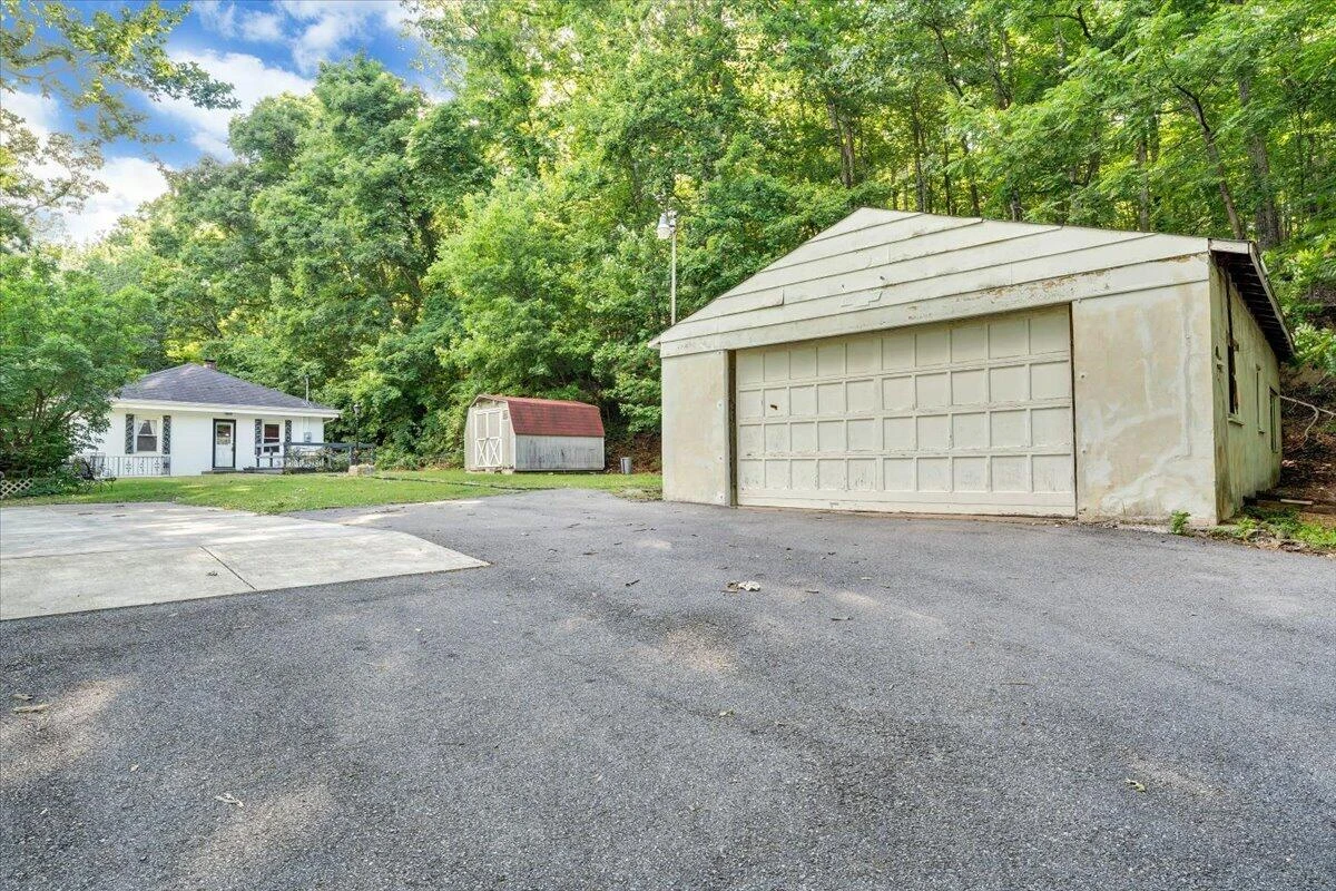 2215 Wildwood RD - Photo 2