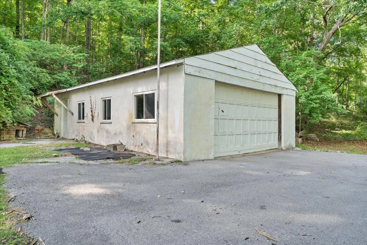 2215 Wildwood RD - Photo 29
