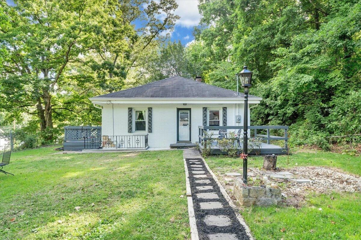 2215 Wildwood RD - Photo 3