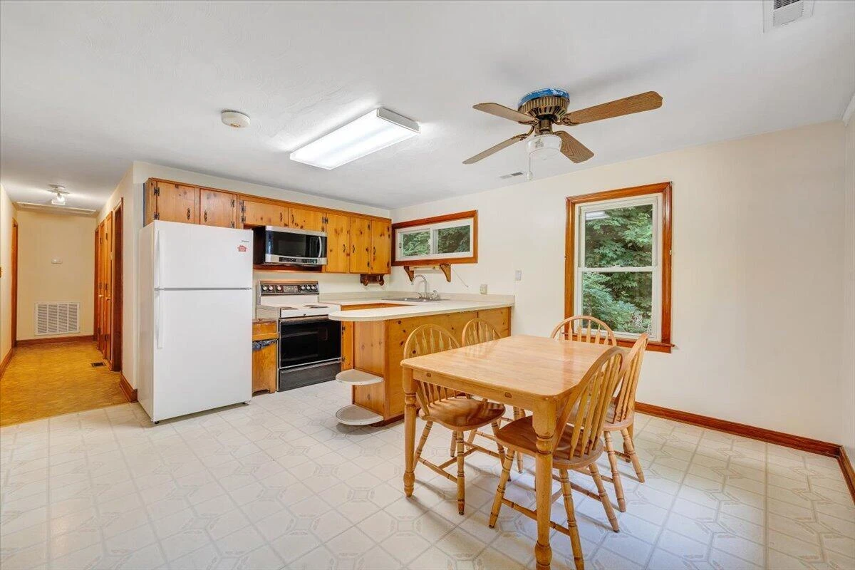 2215 Wildwood RD - Photo 5