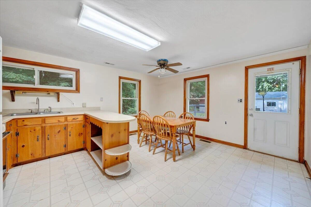 2215 Wildwood RD - Photo 6