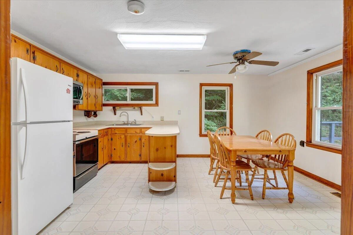 2215 Wildwood RD - Photo 7