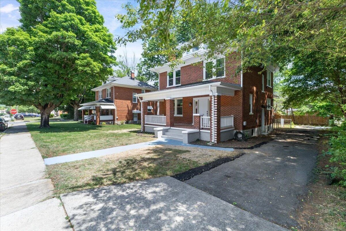 2827 Cumberland ST NW - Photo 2