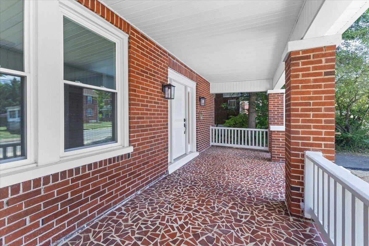 2827 Cumberland ST NW - Photo 4
