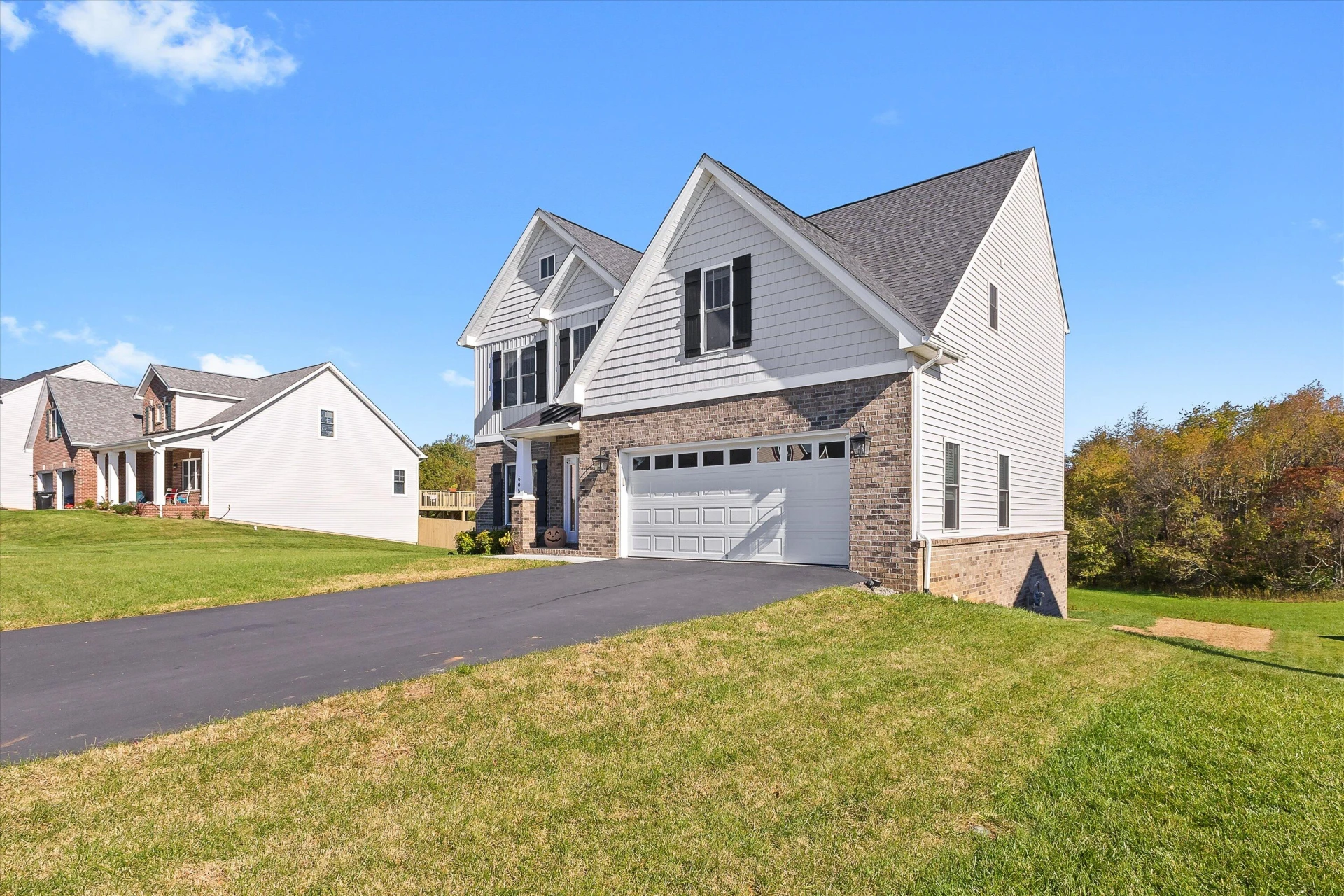 605 Spring Grove DR - Photo 2