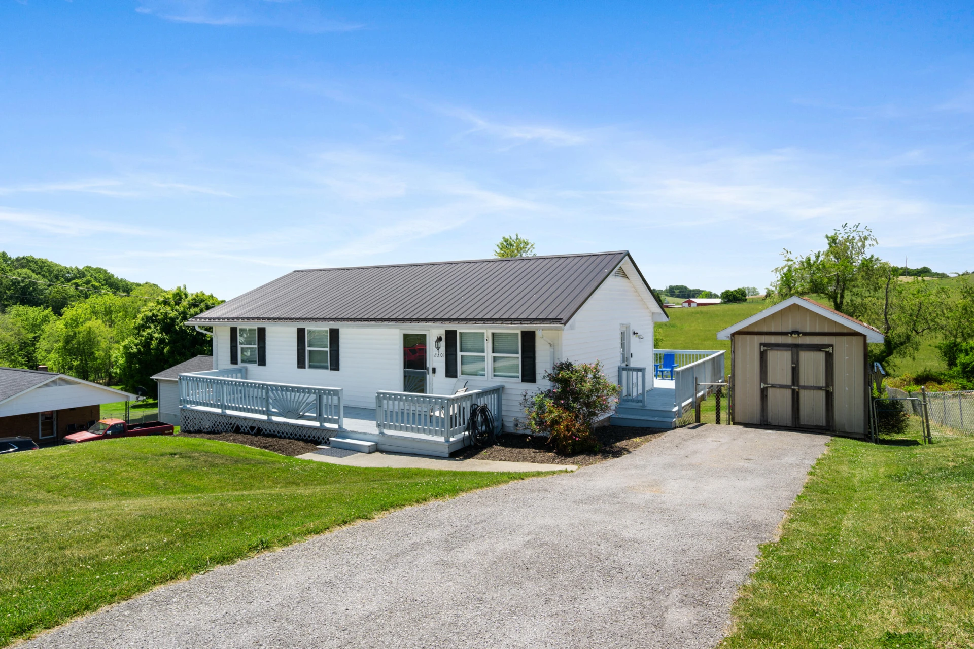 2301 Viewland CIR - Photo 2