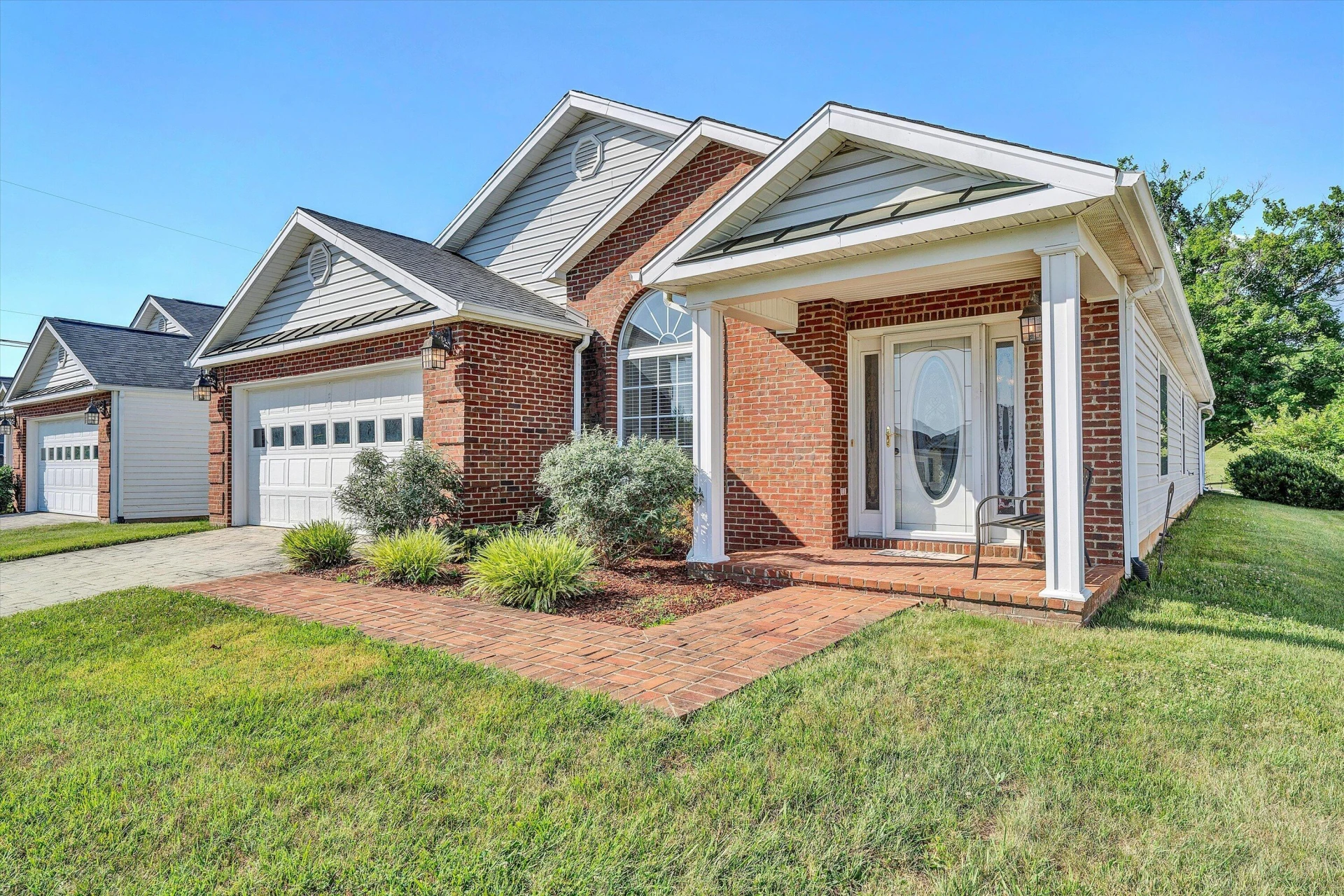 4904 Renee LN - Photo 2