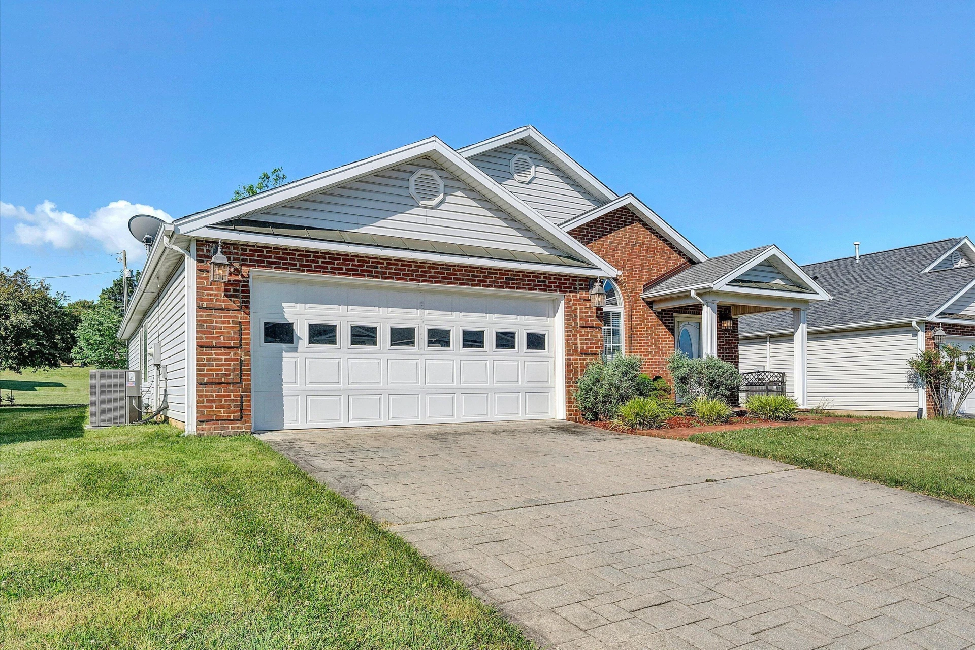 4904 Renee LN - Photo 3