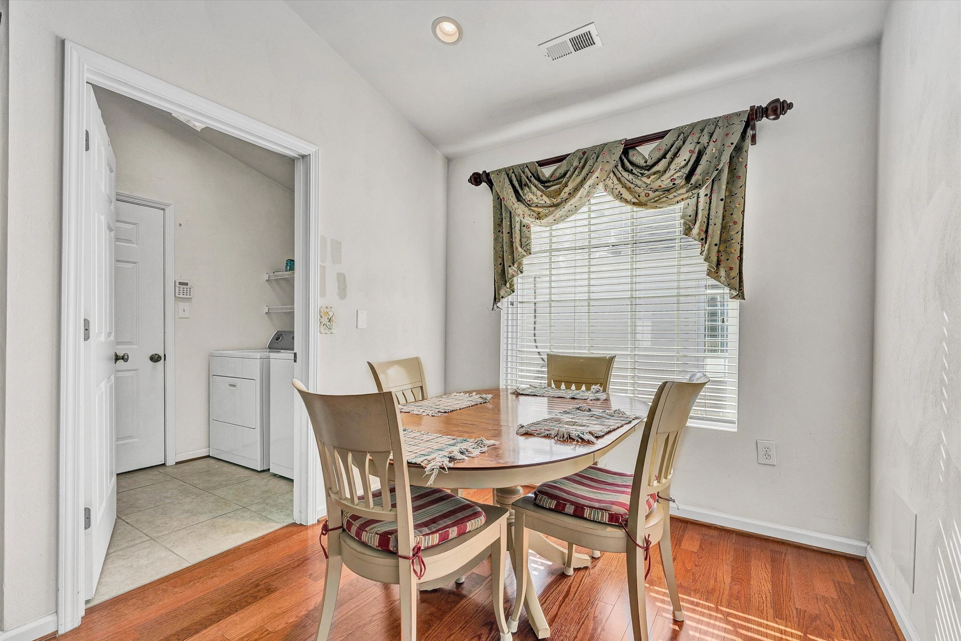 4904 Renee LN - Photo 19