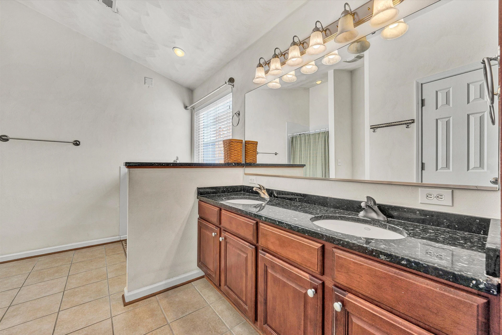 4904 Renee LN - Photo 23