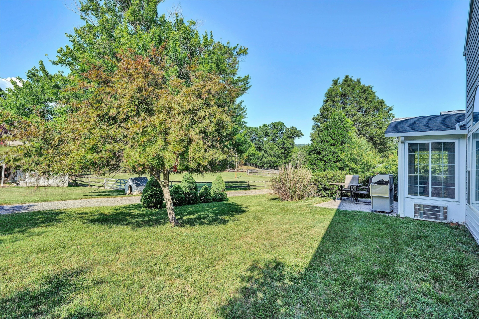 4904 Renee LN - Photo 38