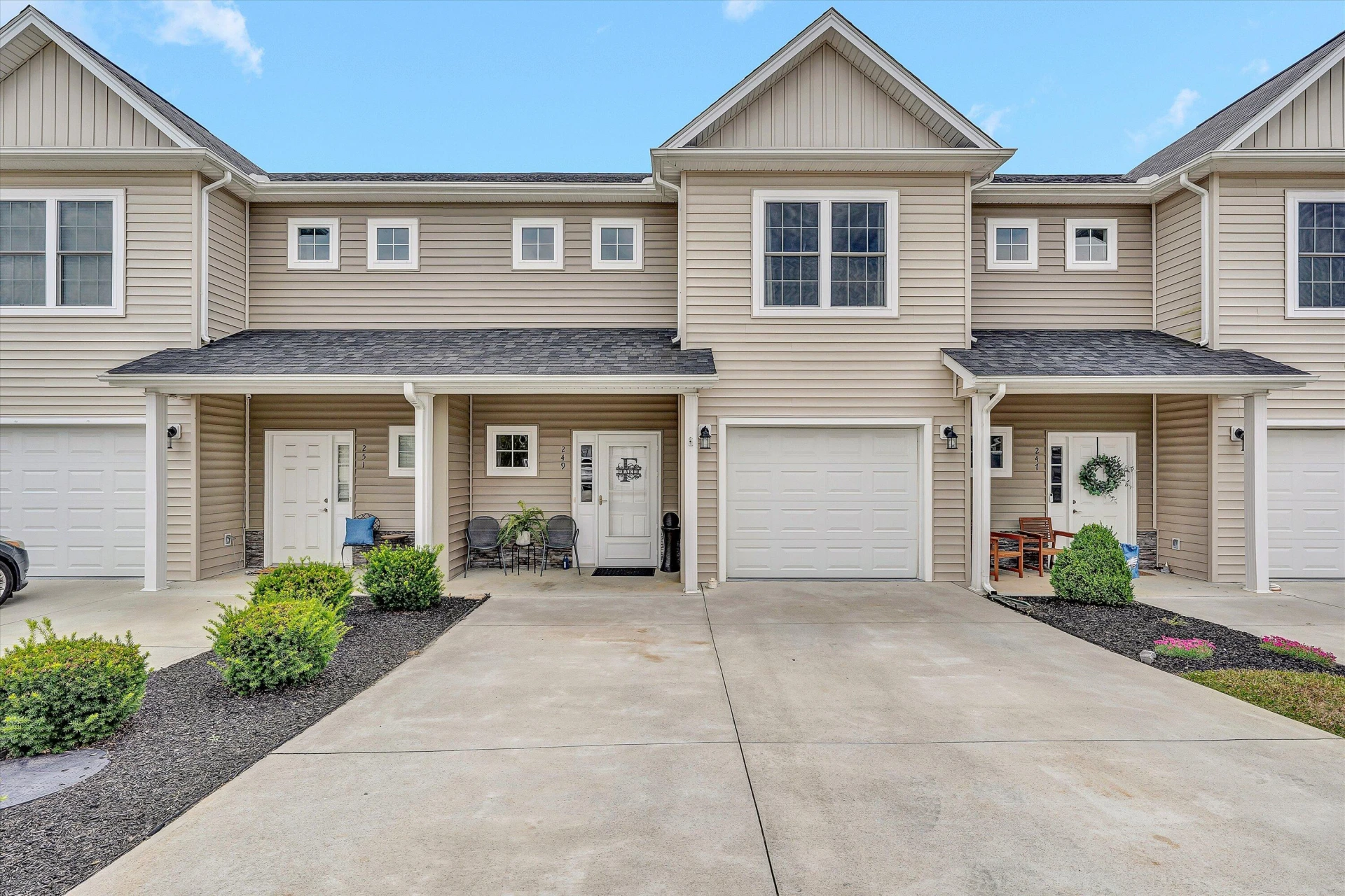 249 Louise LN
