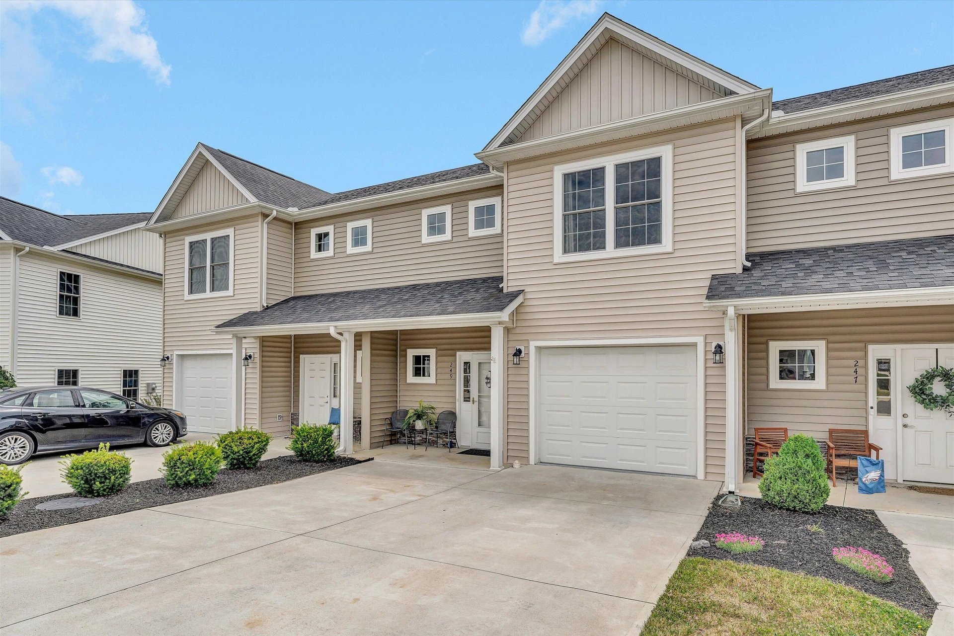 249 Louise LN - Photo 3