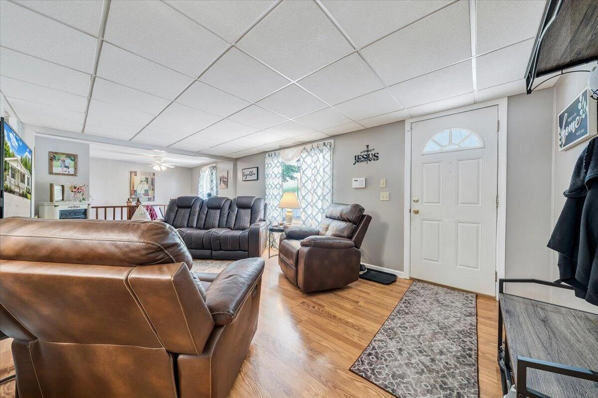 1019 Croker LN - Photo 10