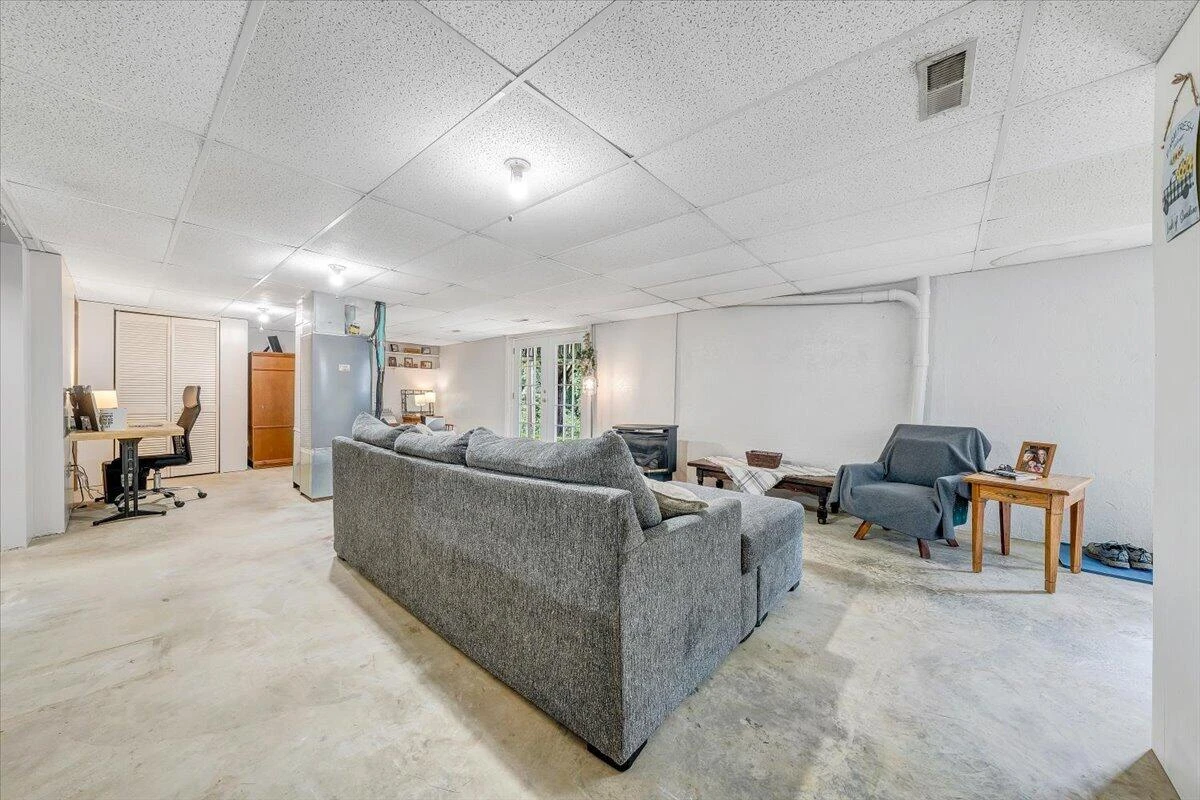 1019 Croker LN - Photo 34