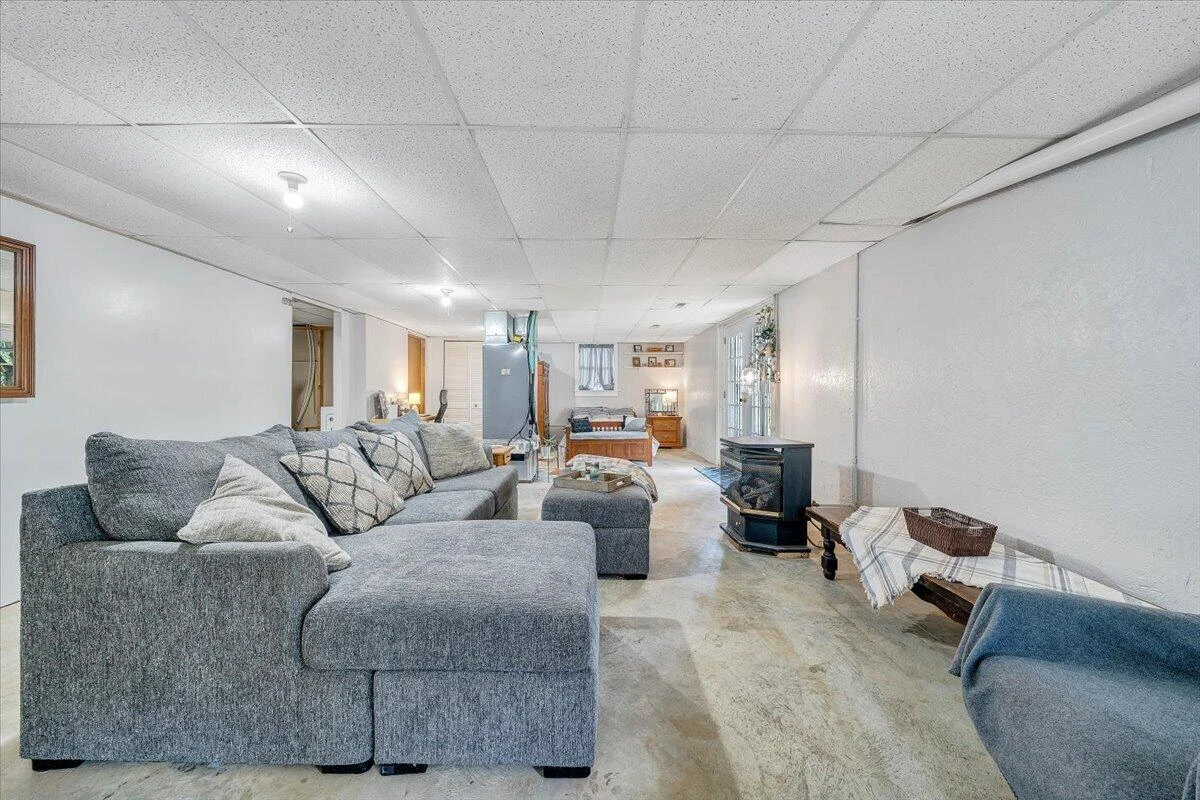 1019 Croker LN - Photo 35
