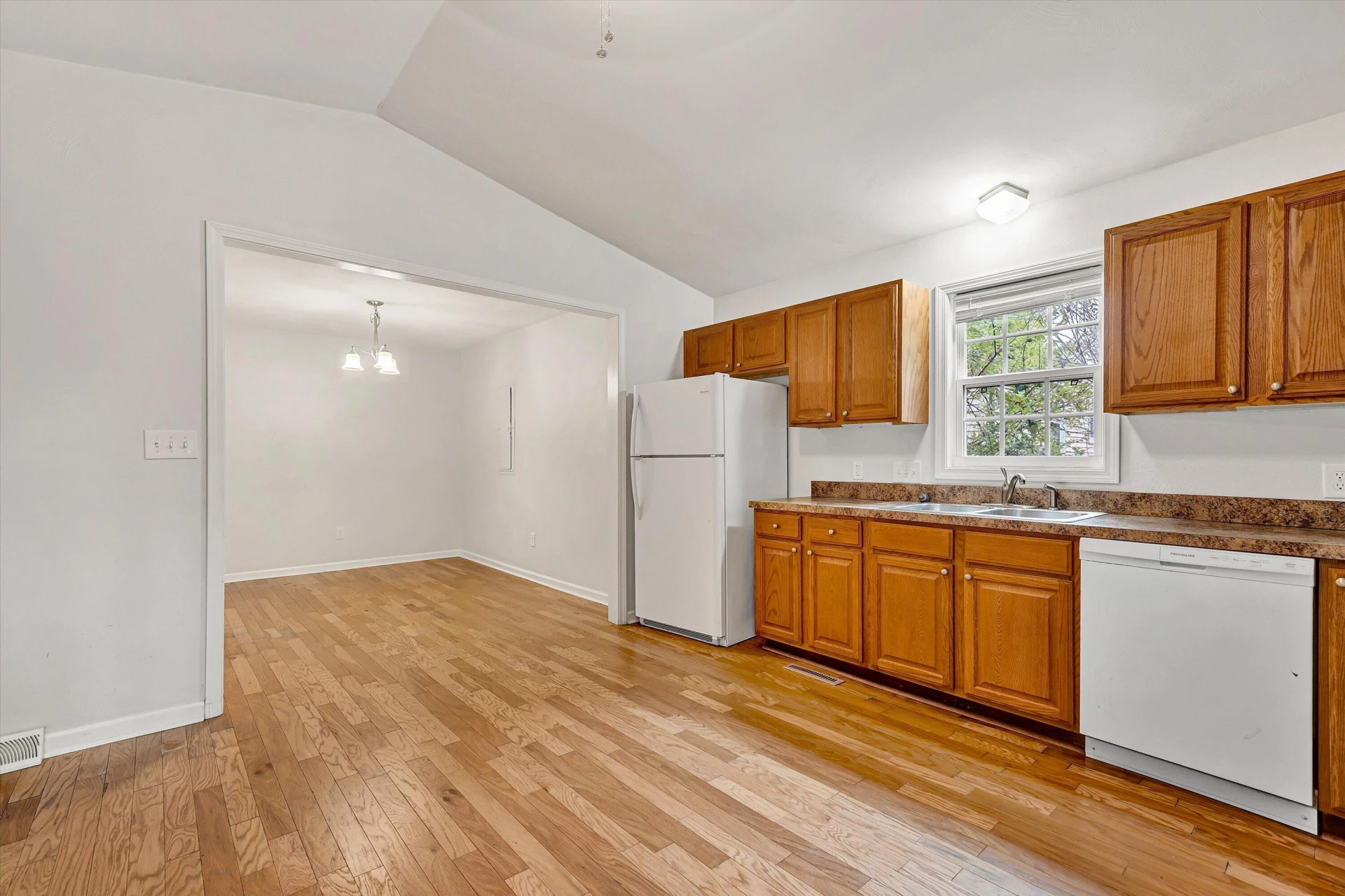 3215 Maplelawn AVE NW - Photo 14