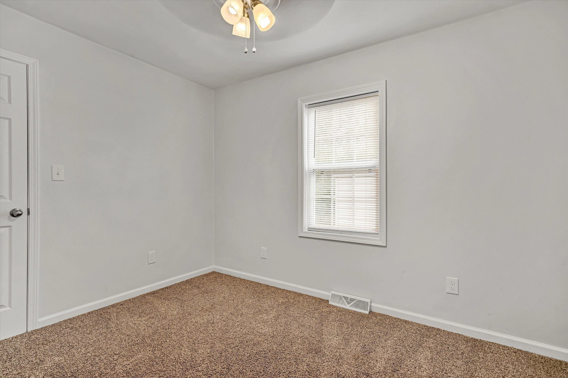 3215 Maplelawn AVE NW - Photo 17