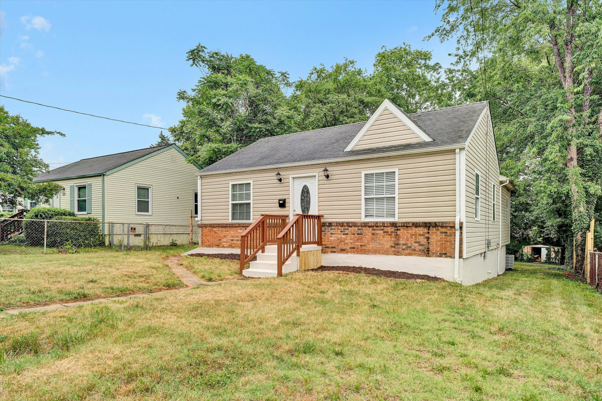 3215 Maplelawn AVE NW - Photo 2
