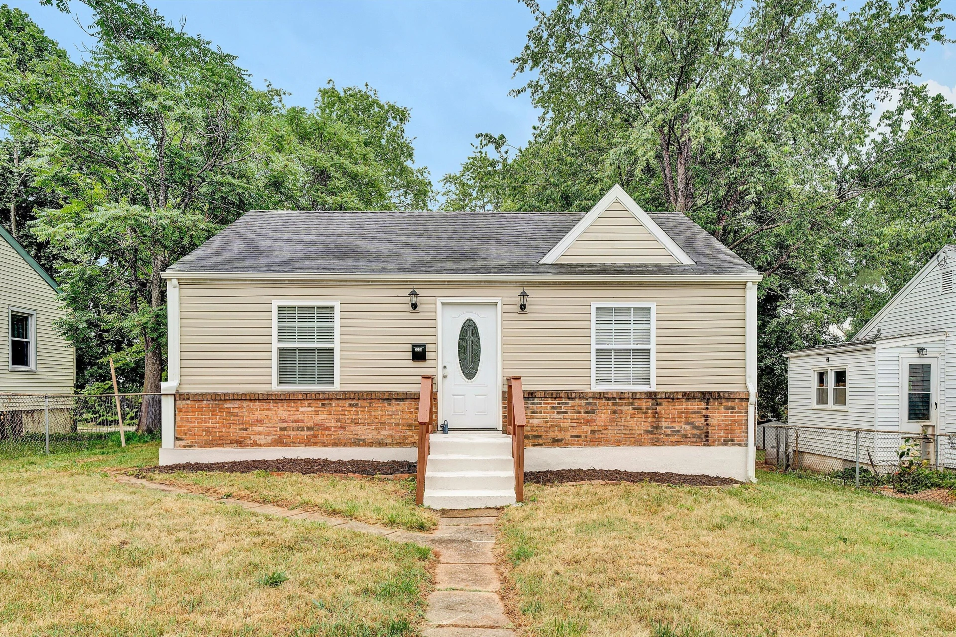 3215 Maplelawn AVE NW - Photo 3