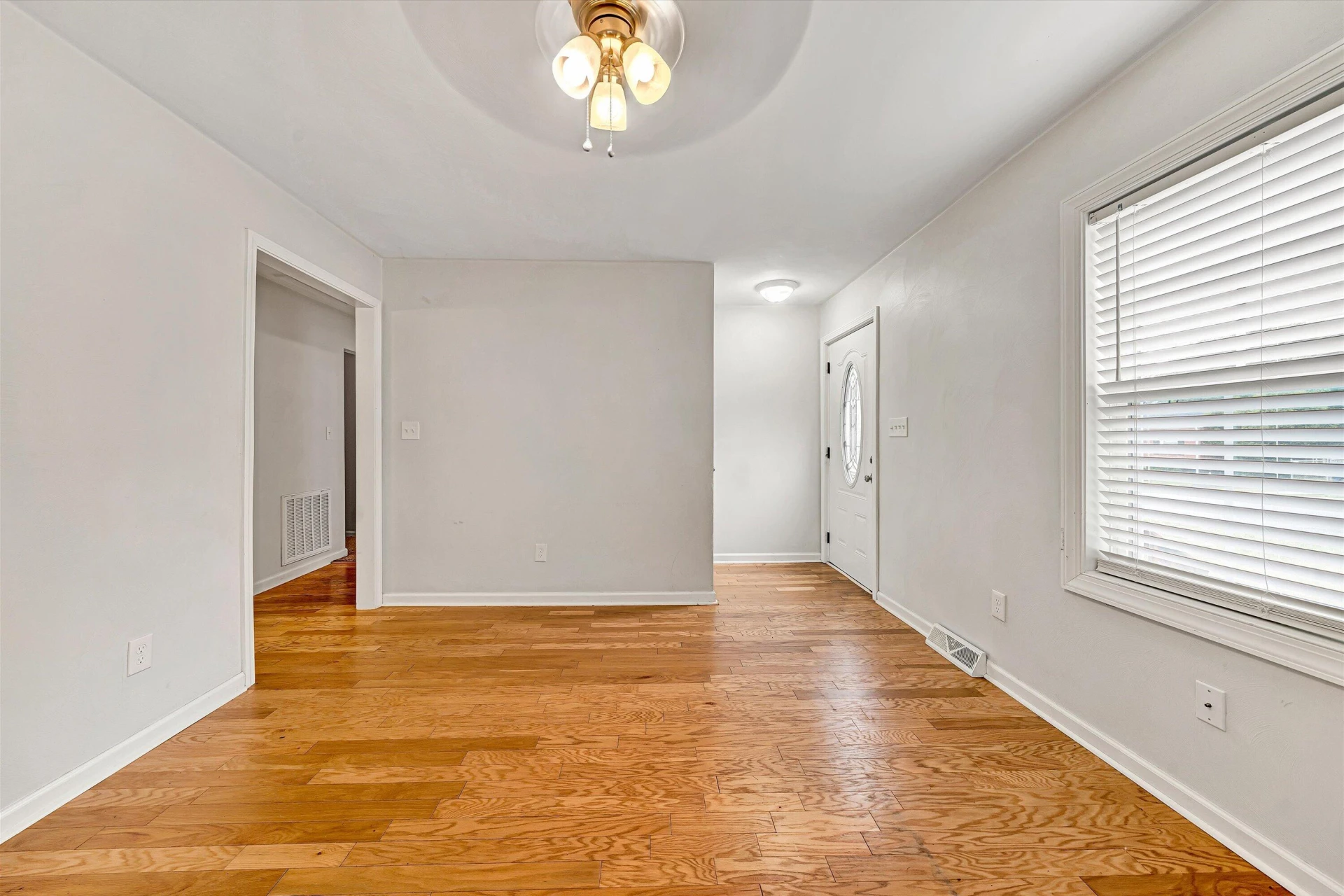 3215 Maplelawn AVE NW - Photo 4