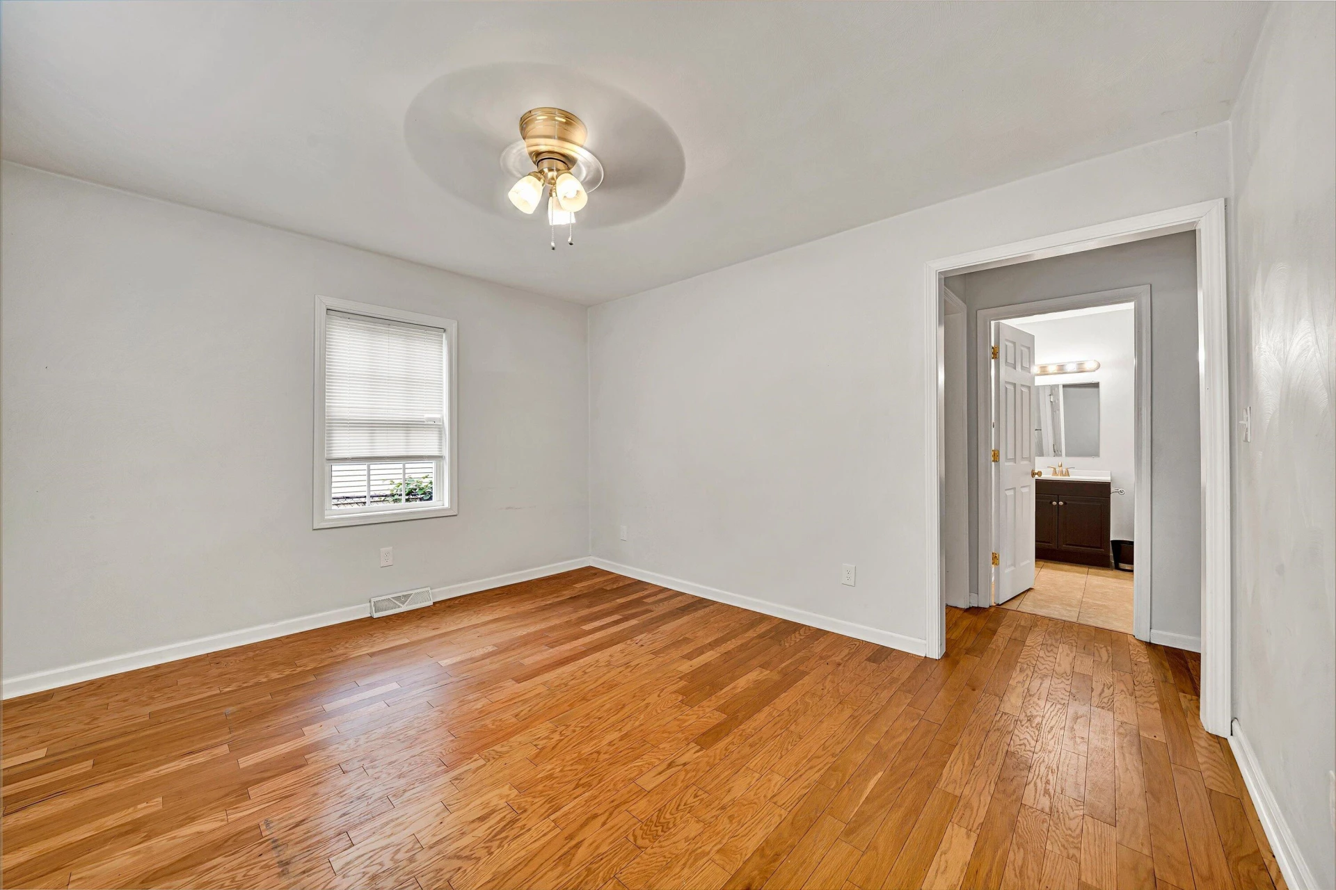3215 Maplelawn AVE NW - Photo 5