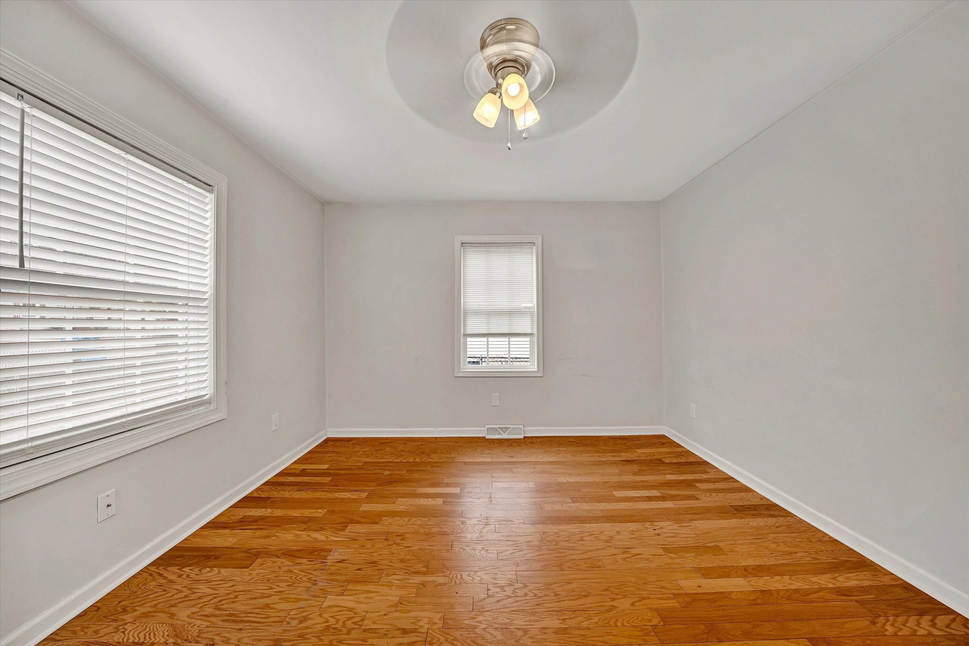 3215 Maplelawn AVE NW - Photo 6