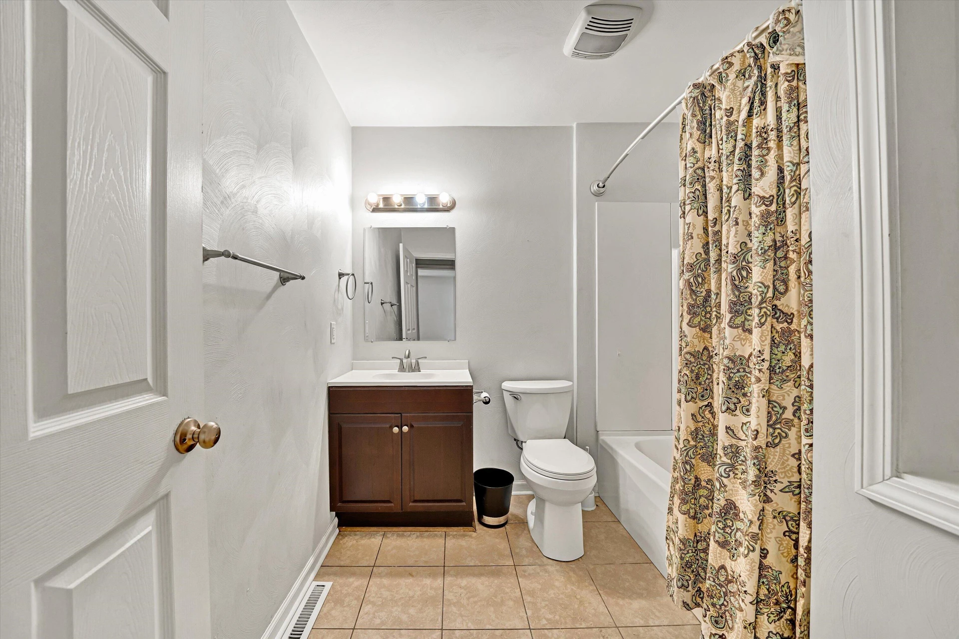 3215 Maplelawn AVE NW - Photo 7