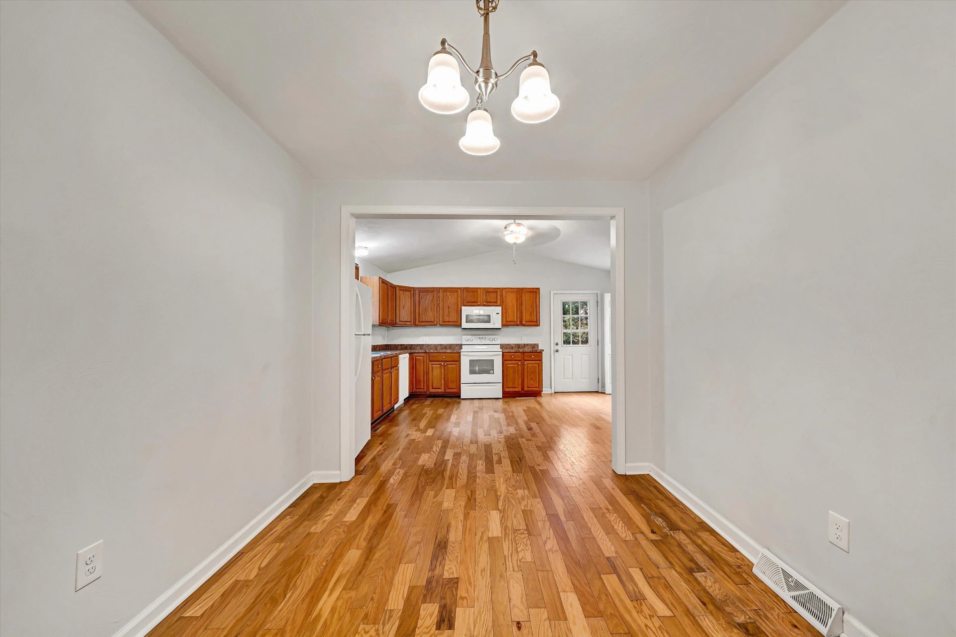 3215 Maplelawn AVE NW - Photo 9