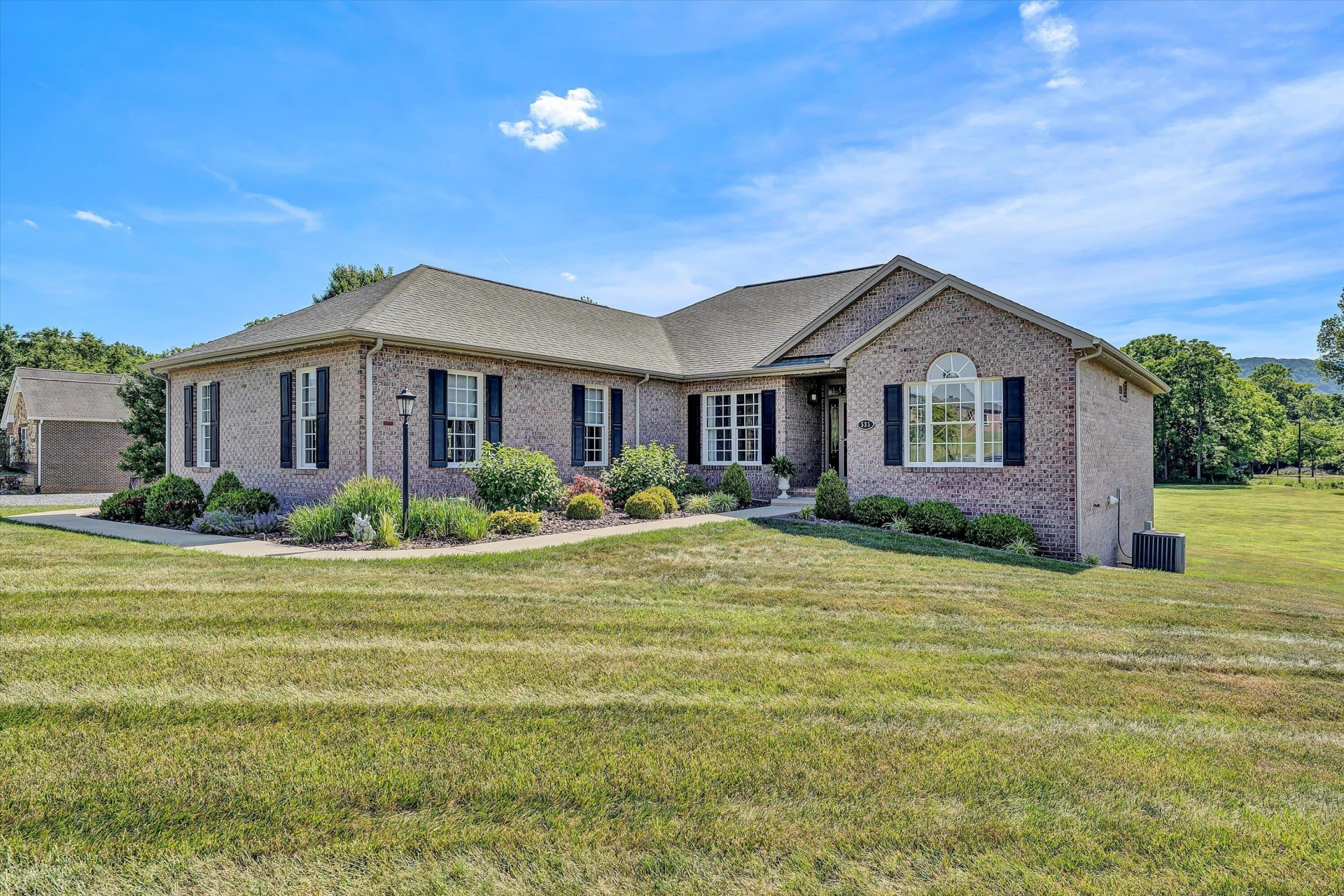 535 Hollymeade LN