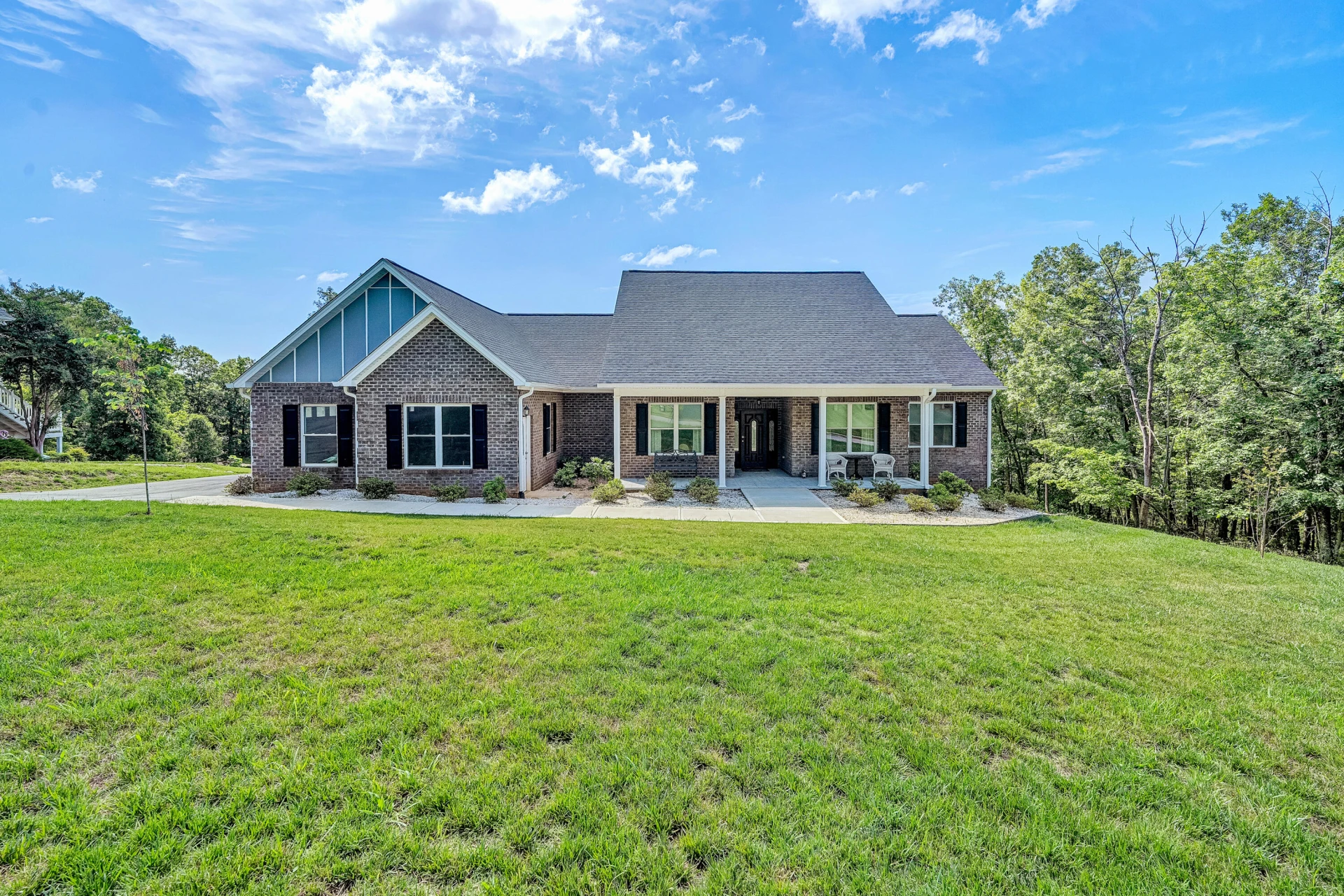 478 Summit DR