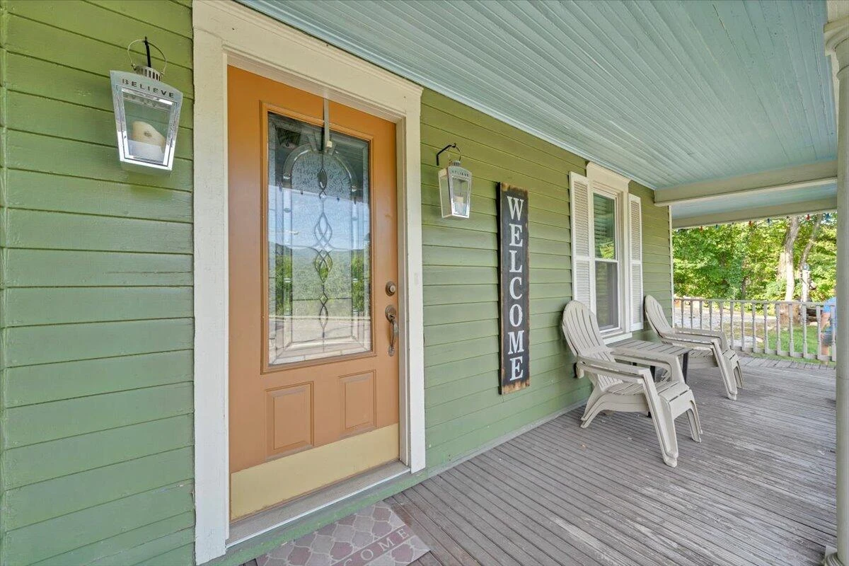 214 1st ST - Photo 3