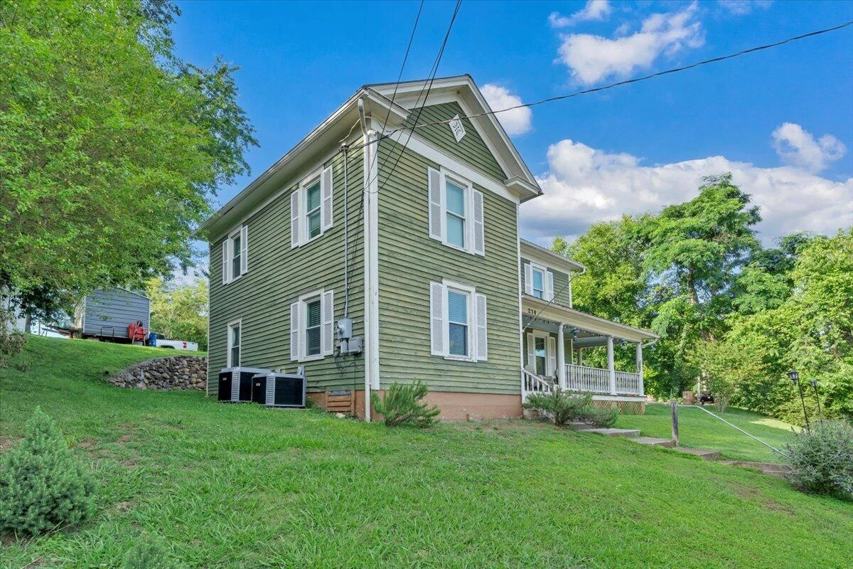 214 1st ST - Photo 33