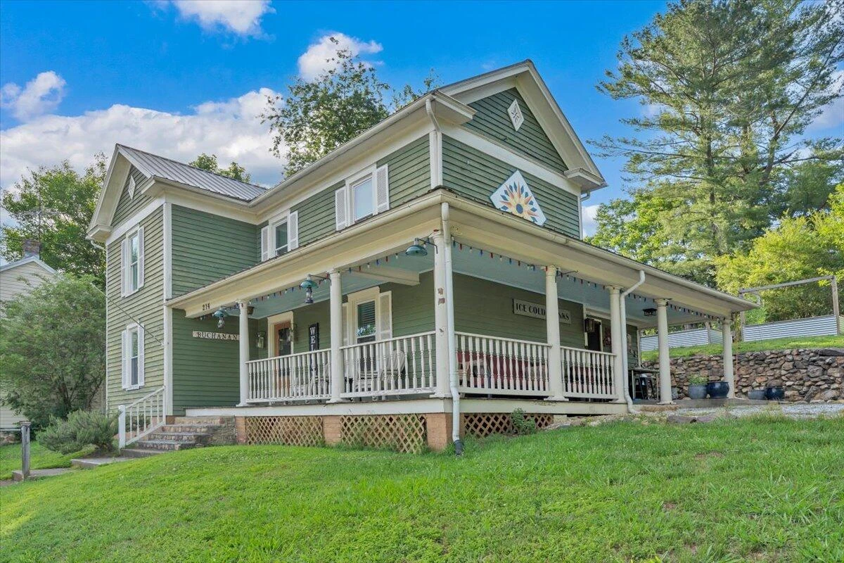 214 1st ST - Photo 36