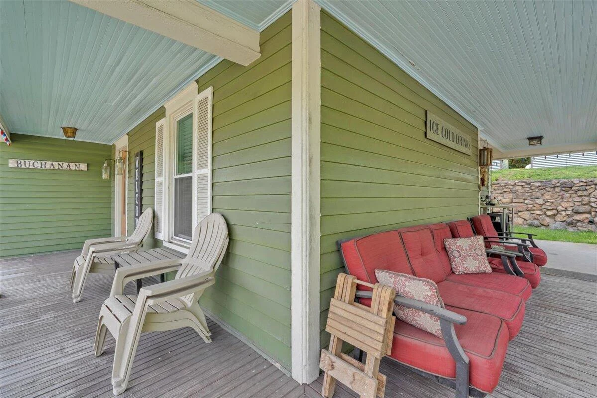 214 1st ST - Photo 38