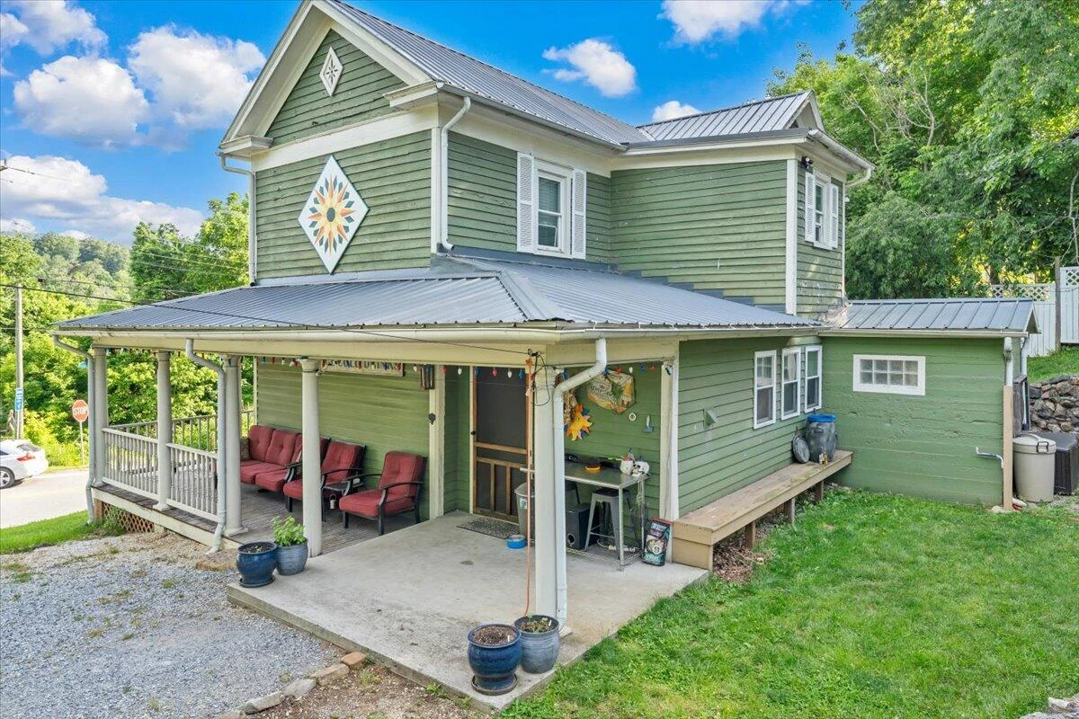 214 1st ST - Photo 40